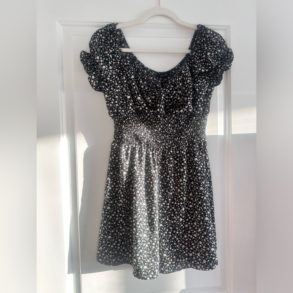 M Boutique Navy Short Romper with White Flowers, size small (never been worn)